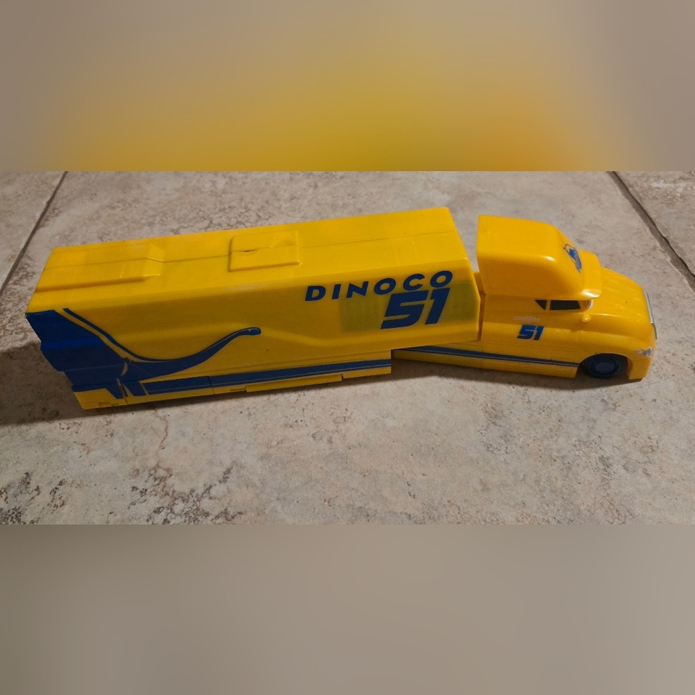 Disney / Pixar Cars Cars 3 Cruz Ramirez's Hauler Playset